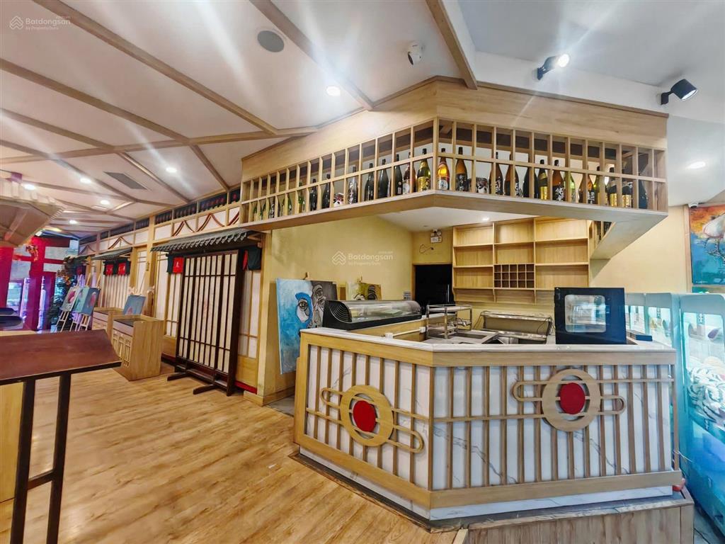 Cho thuê mặt bằng nhà hàng 250m2 siêu hot  vị trí đắc địa  hoàng đạo thúy  sẵn đồ kd được ngay