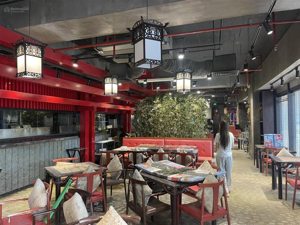 Cho thuê mặt bằng nhà hàng 250m2 siêu hot  vị trí đắc địa  hoàng đạo thúy  sẵn đồ kd được ngay