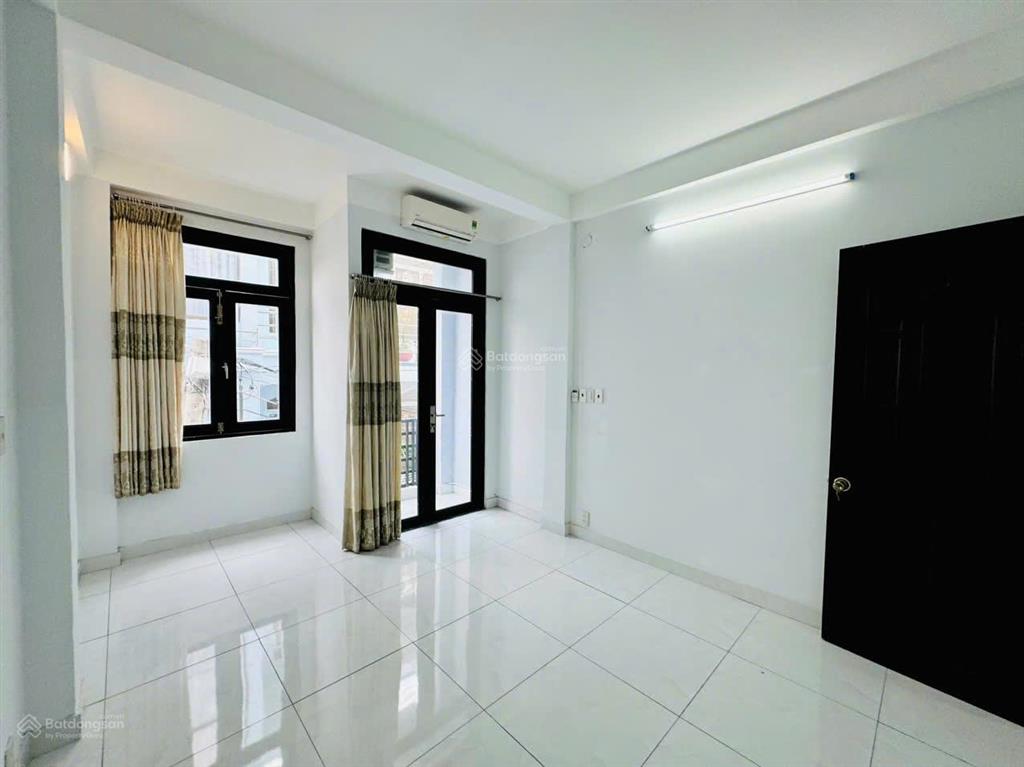 Cho thuê nhà ngay trung tâm gò vấp. trệt 2 lầu sân thượng rộng rãi 3pn. ngay vincom quang trung