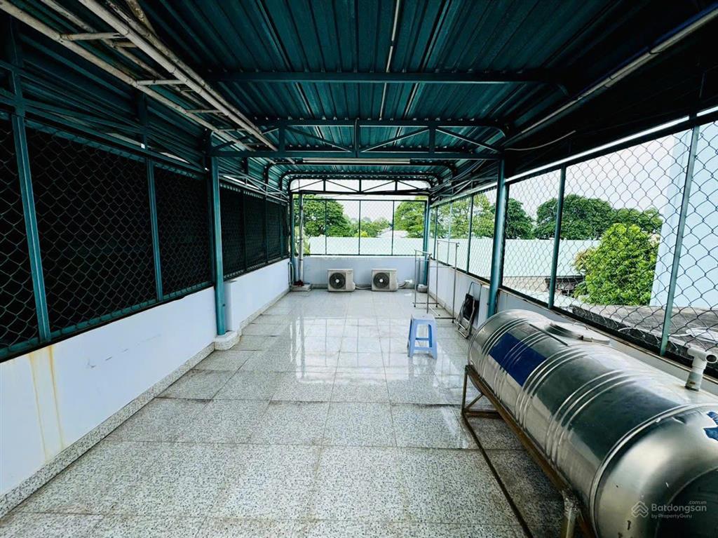 Cho thuê nhà ngay trung tâm gò vấp. trệt 2 lầu sân thượng rộng rãi 3pn. ngay vincom quang trung