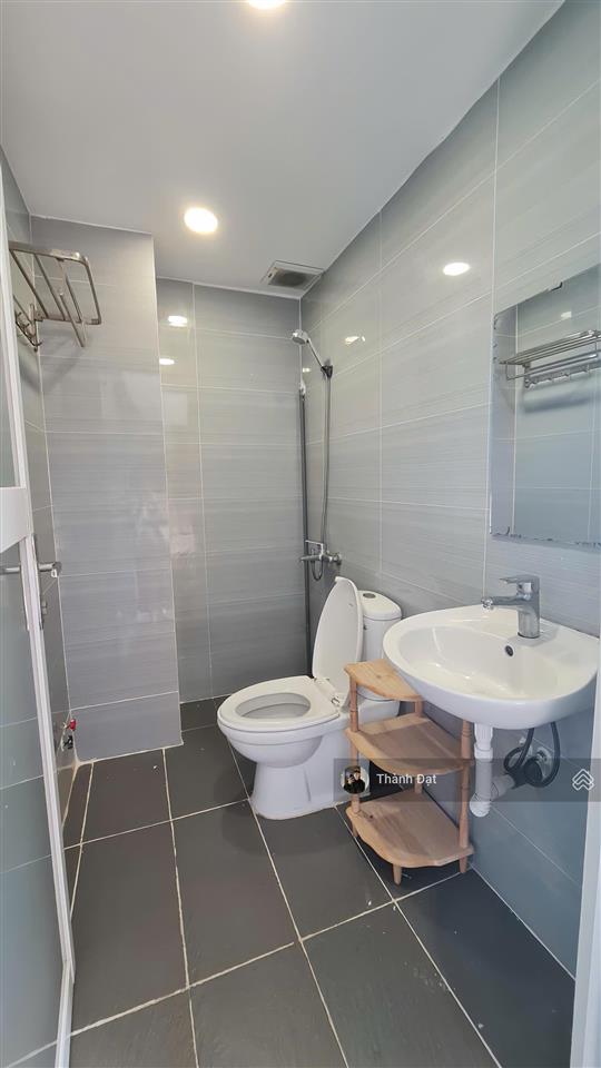 Thuê căn hộ trung tâm q.1, studio balcony & cửa sổ  dt 45m²  máy giặt riêng, ngay trần hưng đạo