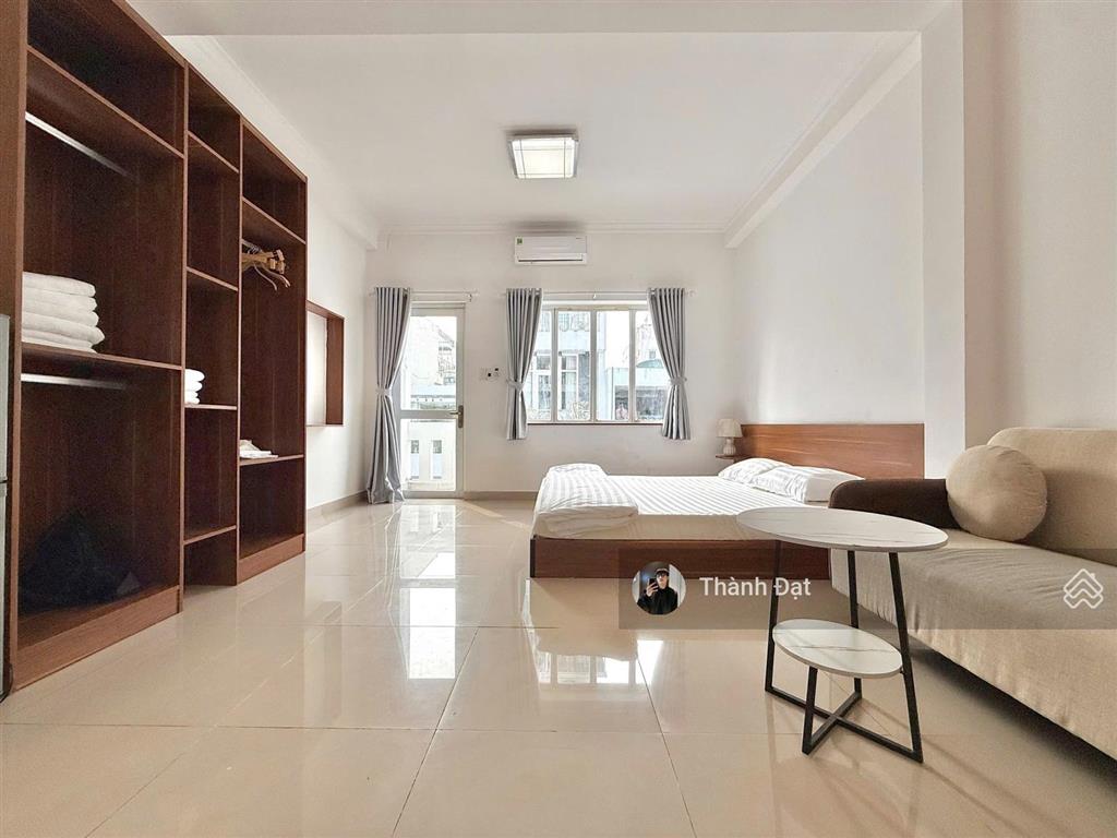 Thuê căn hộ hai bà trưng quận 1 , studio ban công  dt 42m2  máy giặt riêng , ngay chợ tân định