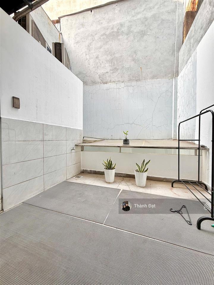 Căn hộ đinh công tráng q.1 ,studio balcony sân vườn  máy giặt riêng  thang máy , gần chợ tân định