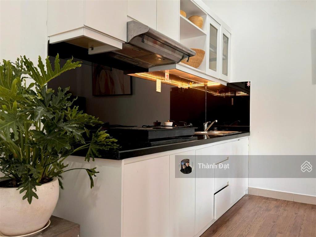 Thuê căn hộ hai bà trưng q.1, 1 phòng ngủ 1 phòng khách 40m2  thang máy, gần công viên lê văn tám