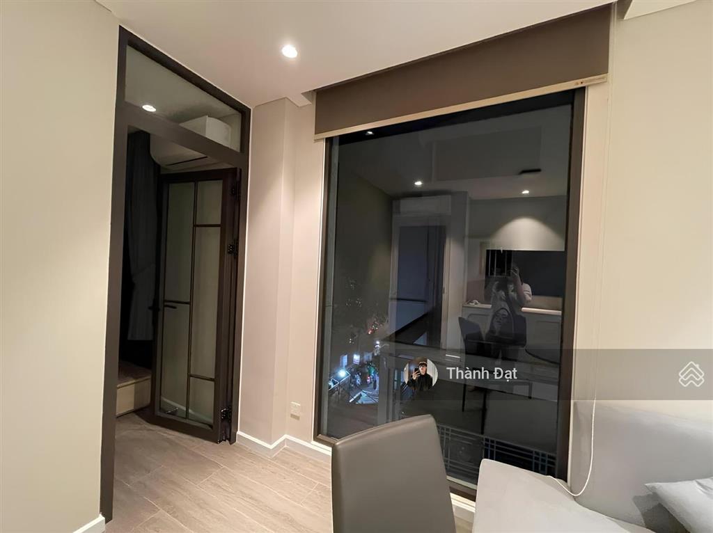 Cho thuê căn hộ gần hồ con rùa quận 3, 2 phòng ngủ & 2 toilet balcony nhiều cửa sổ  diện tích 60m2