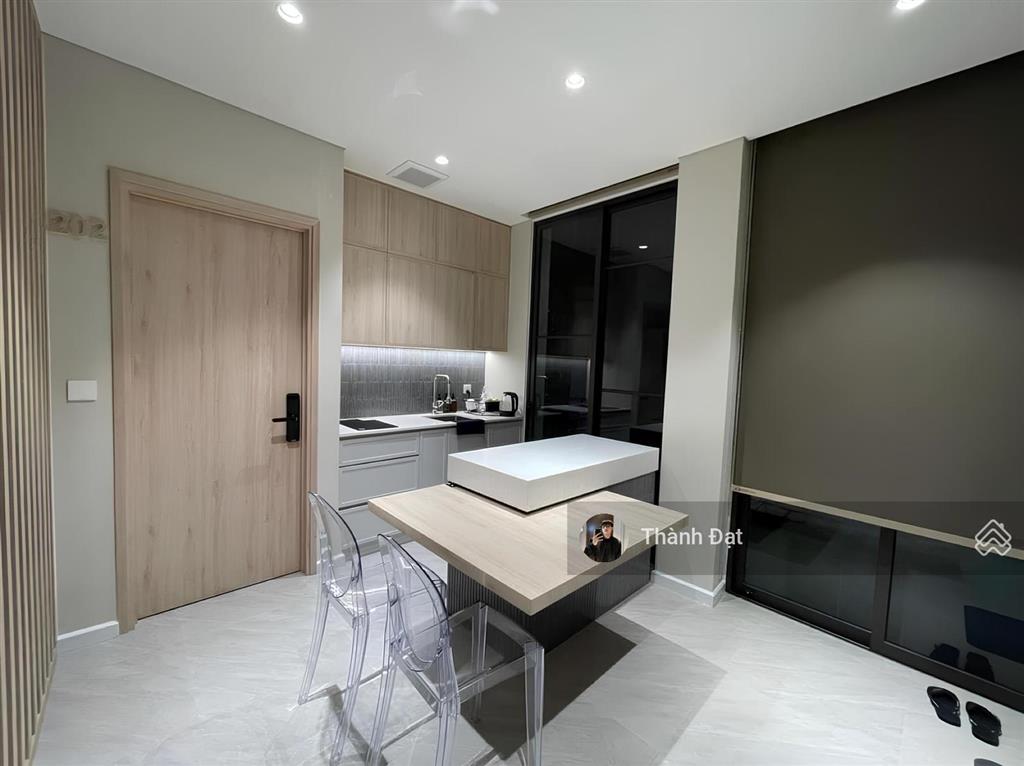 Cho thuê căn hộ gần hồ con rùa quận 3, 2 phòng ngủ & 2 toilet balcony nhiều cửa sổ  diện tích 60m2