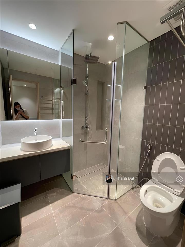 Cho thuê căn hộ gần hồ con rùa quận 3, 2 phòng ngủ & 2 toilet balcony nhiều cửa sổ  diện tích 60m2