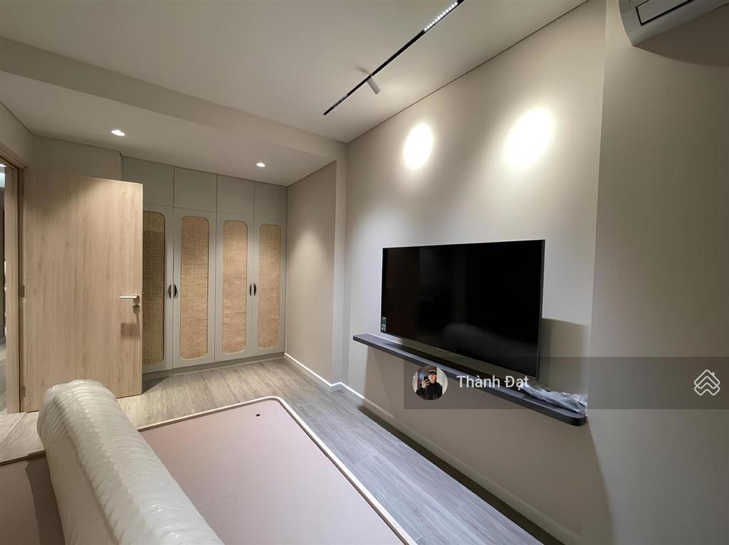 Cho thuê căn hộ gần hồ con rùa quận 3, 2 phòng ngủ & 2 toilet balcony nhiều cửa sổ  diện tích 60m2