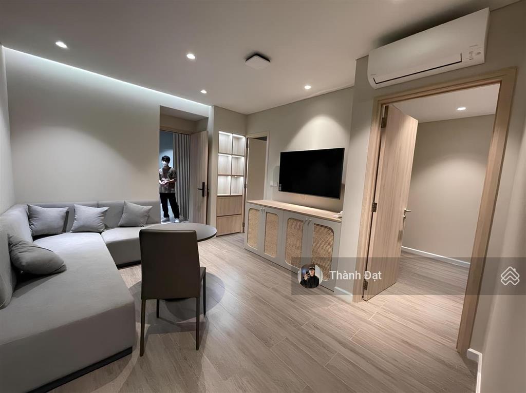 Cho thuê căn hộ gần hồ con rùa quận 3, 2 phòng ngủ & 2 toilet balcony nhiều cửa sổ  diện tích 60m2
