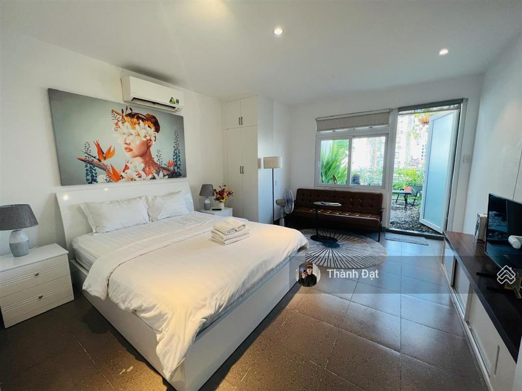Thuê căn hộ nguyễn thái bình quận 1, dạng 2pn & 1pk ban công sân vườn  dt 60m2, gần chợ bến thành