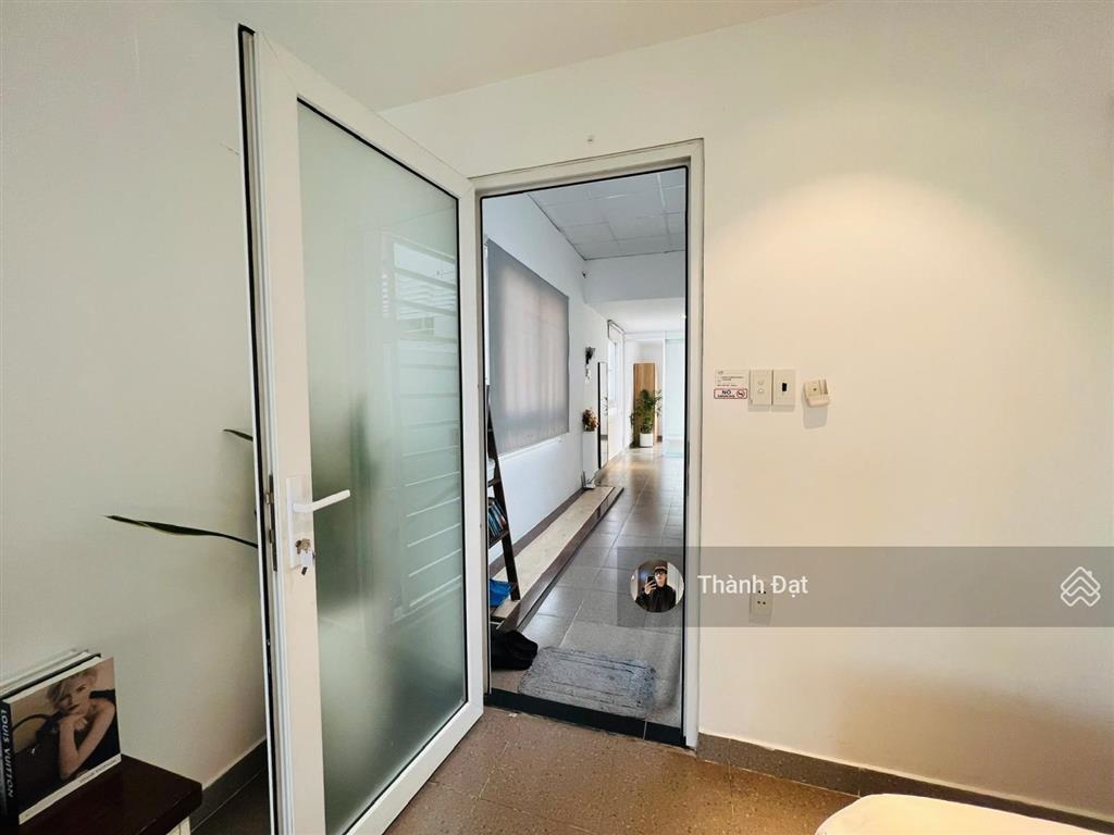 Thuê căn hộ nguyễn thái bình quận 1, dạng 2pn & 1pk ban công sân vườn  dt 60m2, gần chợ bến thành
