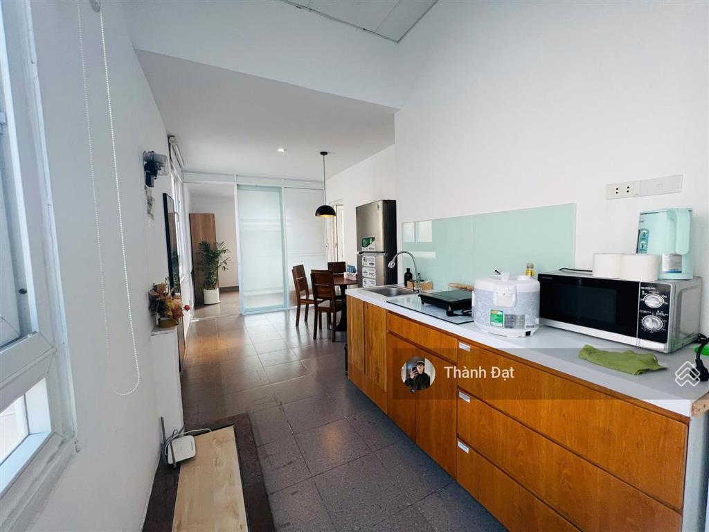 Thuê căn hộ nguyễn thái bình quận 1, dạng 2pn & 1pk ban công sân vườn  dt 60m2, gần chợ bến thành
