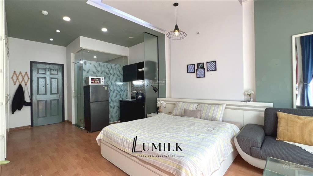 Thuê căn hộ ngay chợ bến thành q. 1, studio ban công cửa sổ thoáng  full nội thất, đường ký con