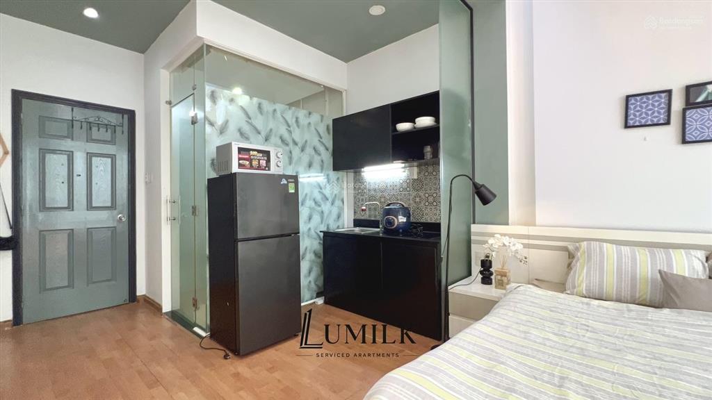 Thuê căn hộ ngay chợ bến thành q. 1, studio ban công cửa sổ thoáng  full nội thất, đường ký con