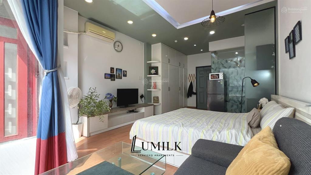 Thuê căn hộ ngay chợ bến thành q. 1, studio ban công cửa sổ thoáng  full nội thất, đường ký con