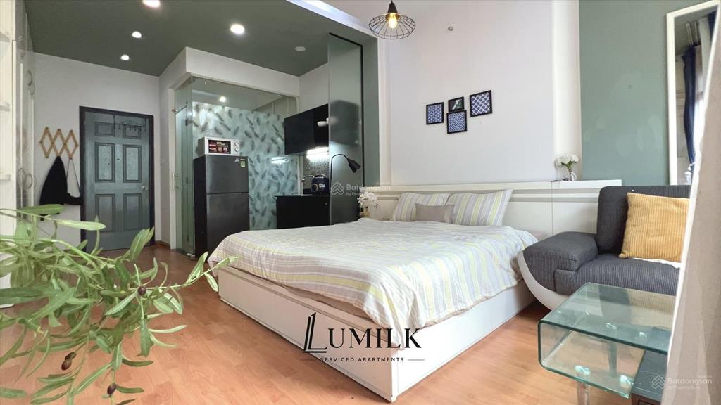Thuê căn hộ ngay chợ bến thành q. 1, studio ban công cửa sổ thoáng  full nội thất, đường ký con