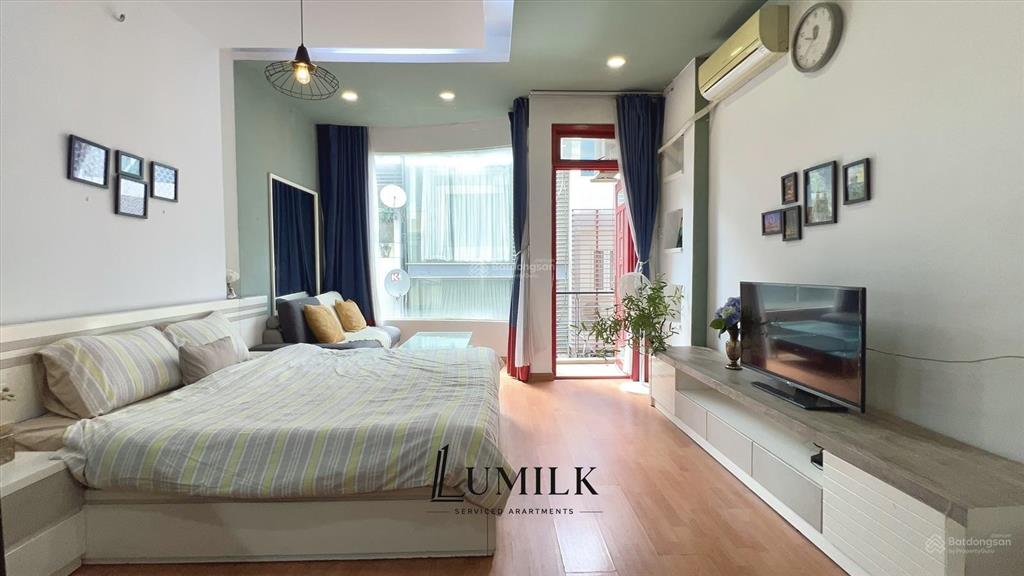Thuê căn hộ ngay chợ bến thành q. 1, studio ban công cửa sổ thoáng  full nội thất, đường ký con