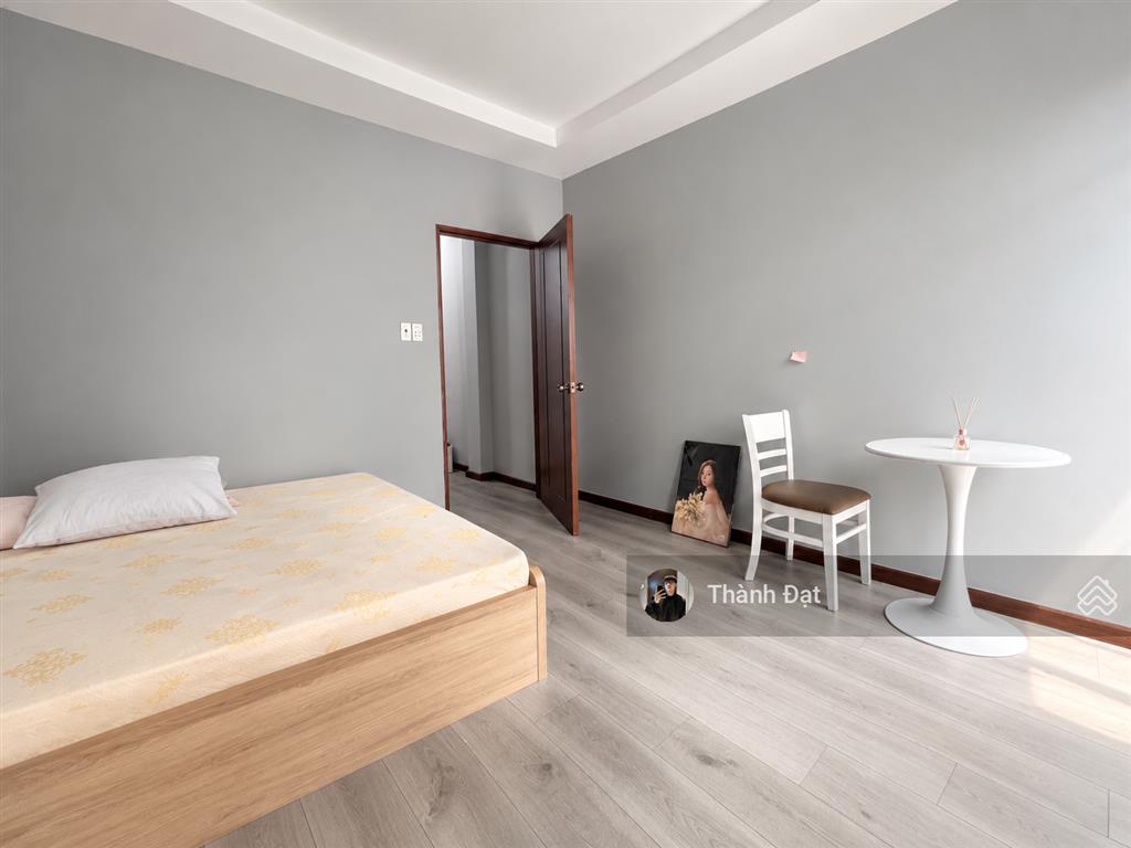Thuê căn hộ 2 phòng ngủ ban công & cửa sổ  full nội thất  máy giặt riêng, ngay cô bắc quận 1