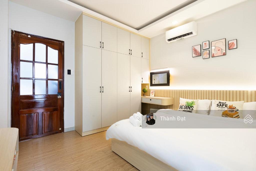 Căn hộ đường đề thám quận 1, 1 phòng ngủ & 1 phòng khách ban công sân vườn 45m2  máy giặt riêng