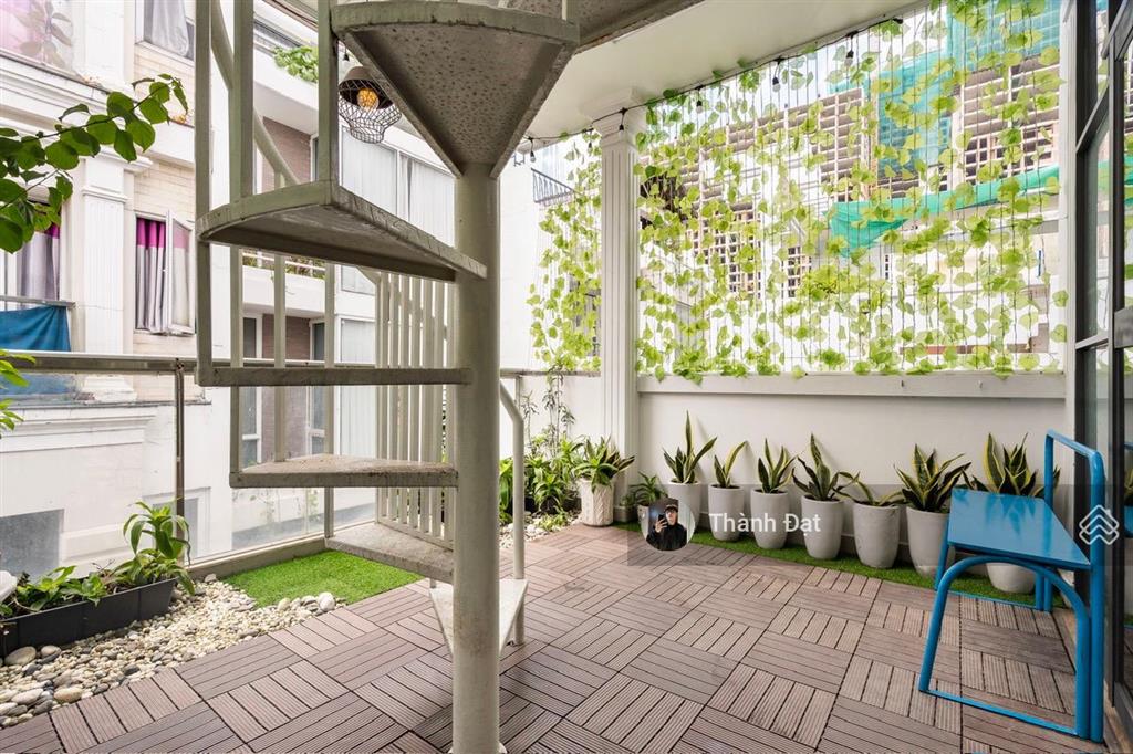 Căn hộ đường đề thám quận 1, 1 phòng ngủ & 1 phòng khách ban công sân vườn 45m2  máy giặt riêng