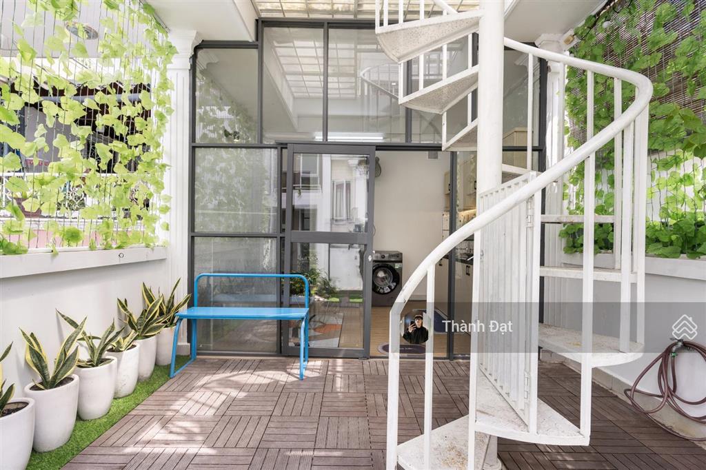 Căn hộ đường đề thám quận 1, 1 phòng ngủ & 1 phòng khách ban công sân vườn 45m2  máy giặt riêng