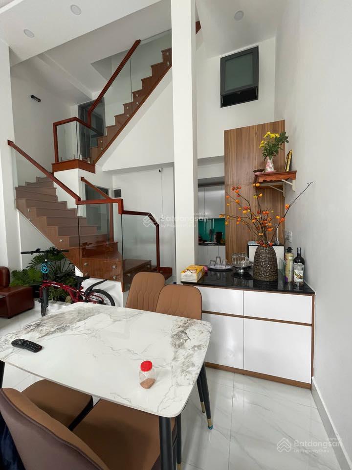 Bán nhà mới 3 tầng dt 69m2 khu đề pô đường sau ga phường nha trang giá 5 tỷ 250tr