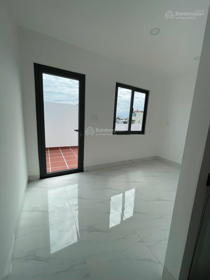 Bán nhà mới 3 tầng dt 69m2 khu đề pô đường sau ga phường nha trang giá 5 tỷ 250tr