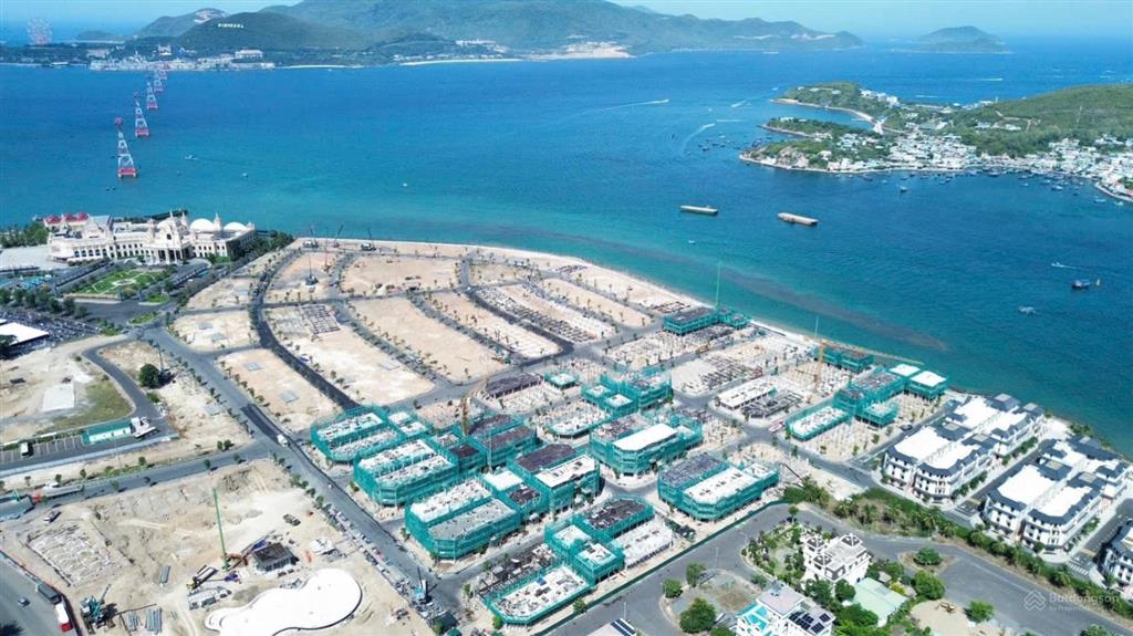 Cần bán căn liền kề nt8a20 dự án vinhomes pearl bay nha trang đường 21m giá 20,6 tỷ