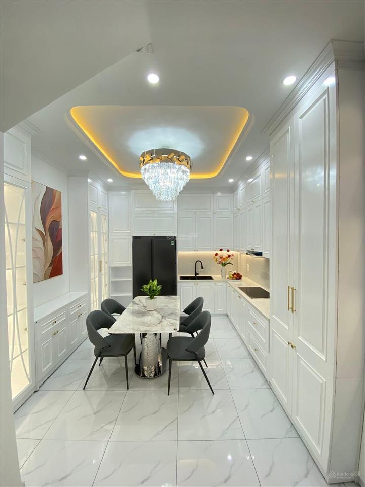 Giảm sốc 1 tỷ. căn nhà hai mặt thoáng 43m 5 tầng mt 4m phố cầu giấy chỉ 9,7 tỷ