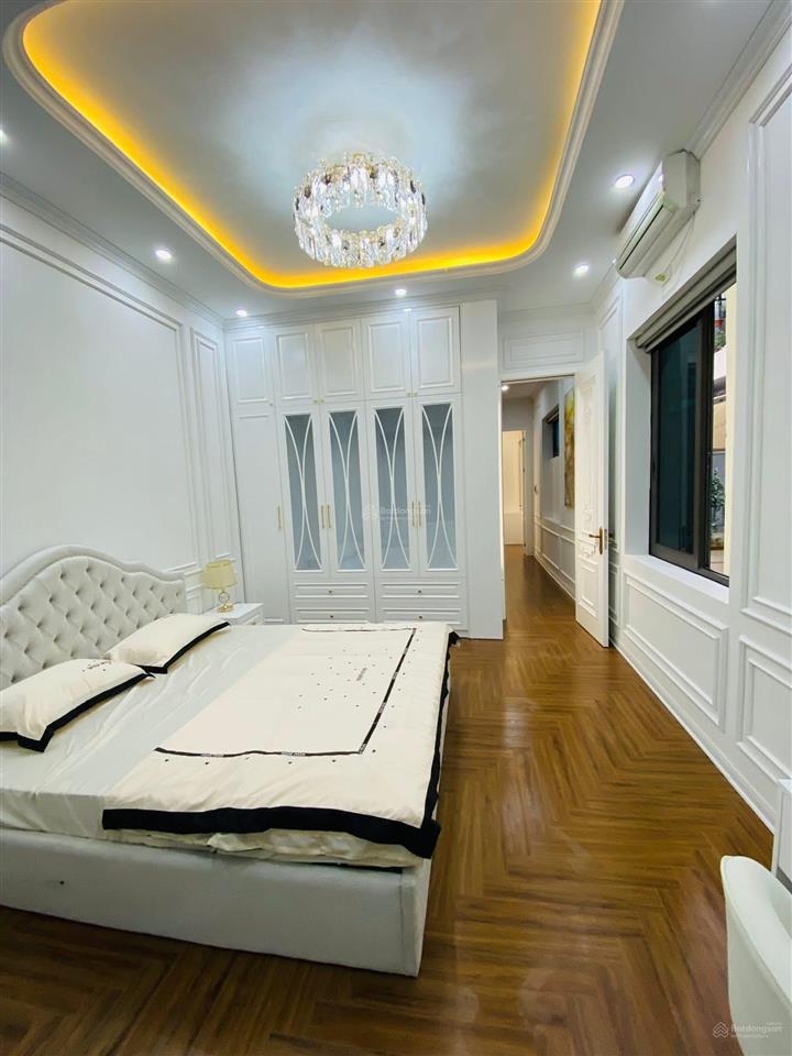 Giảm sốc 1 tỷ. căn nhà hai mặt thoáng 43m 5 tầng mt 4m phố cầu giấy chỉ 9,7 tỷ