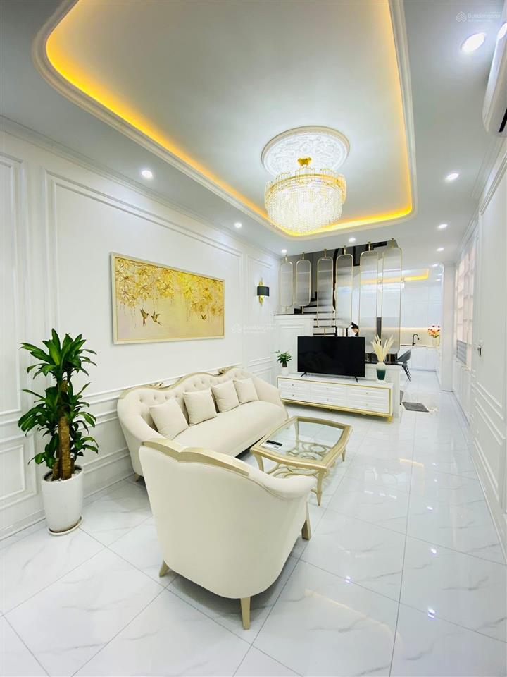 Giảm sốc 1 tỷ. căn nhà hai mặt thoáng 43m 5 tầng mt 4m phố cầu giấy chỉ 9,7 tỷ