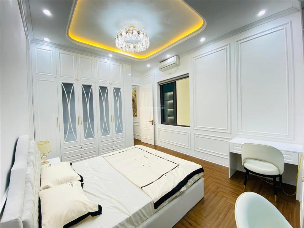 Giảm sốc 1 tỷ. căn nhà hai mặt thoáng 43m 5 tầng mt 4m phố cầu giấy chỉ 9,7 tỷ