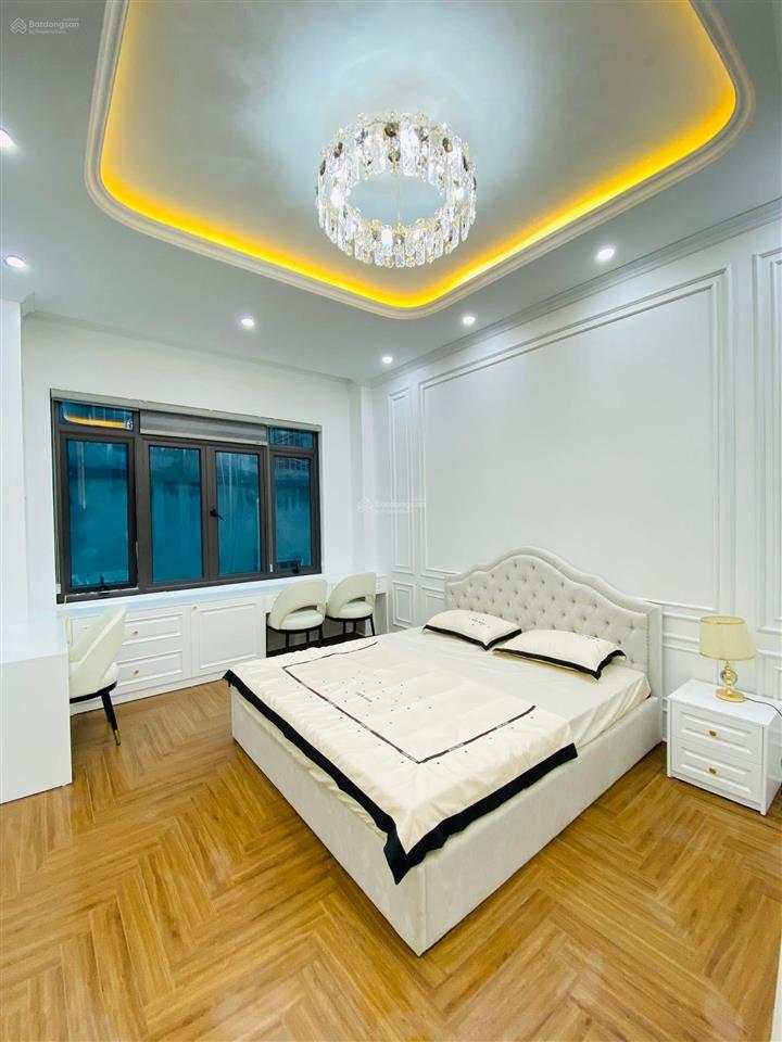 Giảm sốc 1 tỷ. căn nhà hai mặt thoáng 43m 5 tầng mt 4m phố cầu giấy chỉ 9,7 tỷ