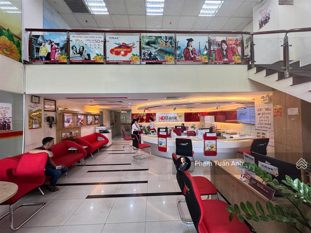 Cho thuê văn phòng trệt lửng ( 150m2 ) trong tòa nhà 7 tầng mặt tiền trường sơn