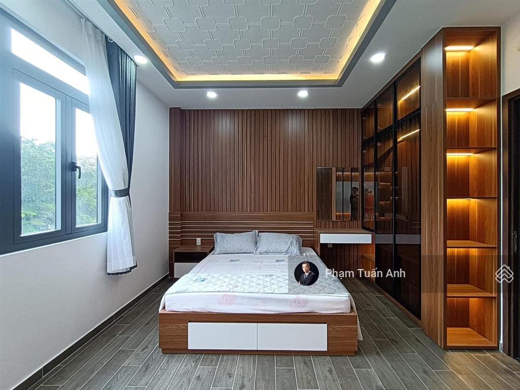 Phải bán gấp! nhà mặt tiền trung tâm bàu cát 5x30m, 4 lầu, mà giá giảm cực sâu chỉ còn 18 tỷ thôi