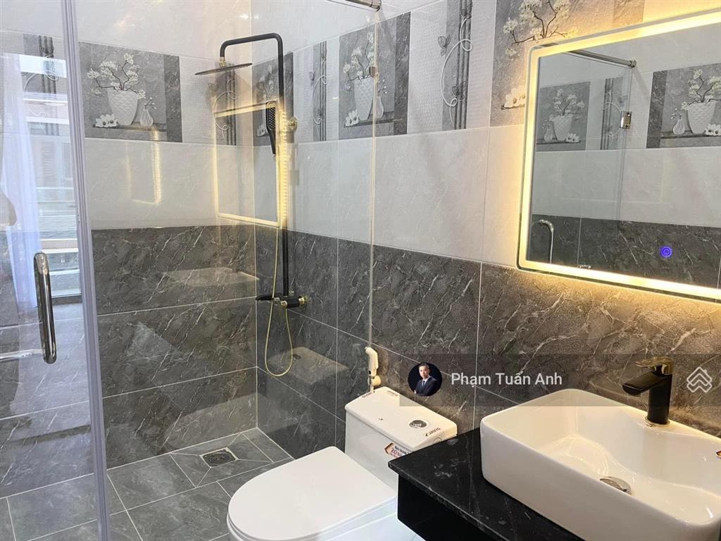 Phải bán gấp! nhà mặt tiền trung tâm bàu cát 5x30m, 4 lầu, mà giá giảm cực sâu chỉ còn 18 tỷ thôi