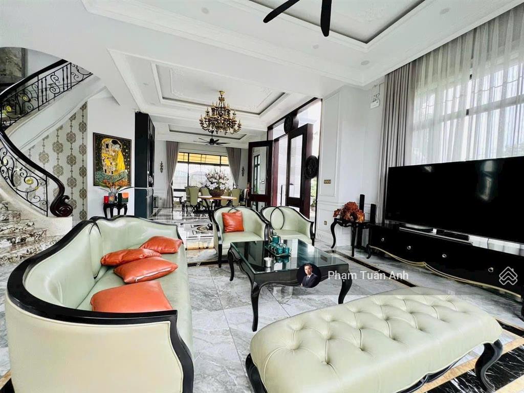 Phải bán gấp! nhà k300, 11x18m, 4 tầng, sẵn dòng tiền, giá giảm chỉ còn 18 tỷ