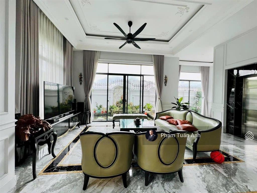 Phải bán gấp! nhà k300, 11x18m, 4 tầng, sẵn dòng tiền, giá giảm chỉ còn 18 tỷ