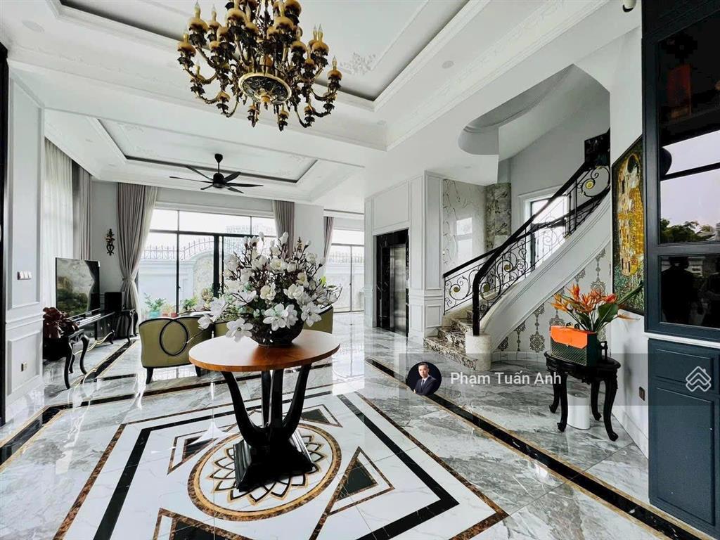 Phải bán gấp! nhà k300, 11x18m, 4 tầng, sẵn dòng tiền, giá giảm chỉ còn 18 tỷ