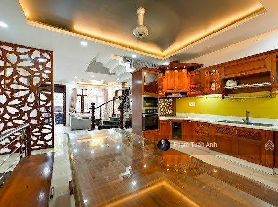 Bán gấp nhà mặt tiền đường trung tâm bàu cát, 4.5x18m, giá chỉ 12.9 tỷ