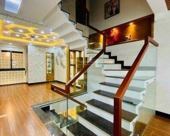 Bán gấp nhà mặt tiền đường trung tâm bàu cát, 4.5x18m, giá chỉ 12.9 tỷ