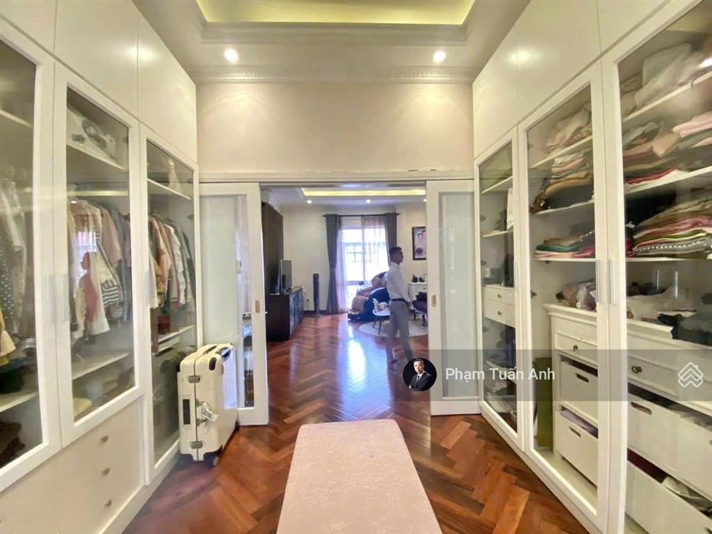 Biệt thự view sông quận 1 mà giá bình thạnh, 10x16m, hầm 4 lầu, giảm từ 50 tỷ về còn 42 tỷ