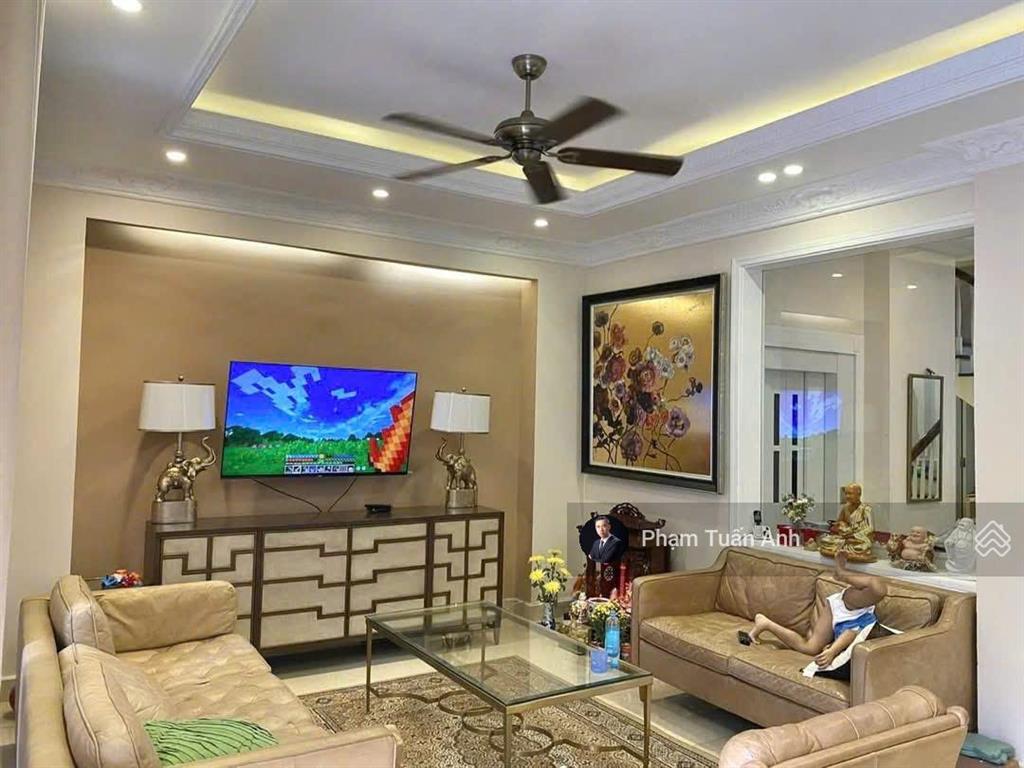 Biệt thự view sông quận 1 mà giá bình thạnh, 10x16m, hầm 4 lầu, giảm từ 50 tỷ về còn 42 tỷ