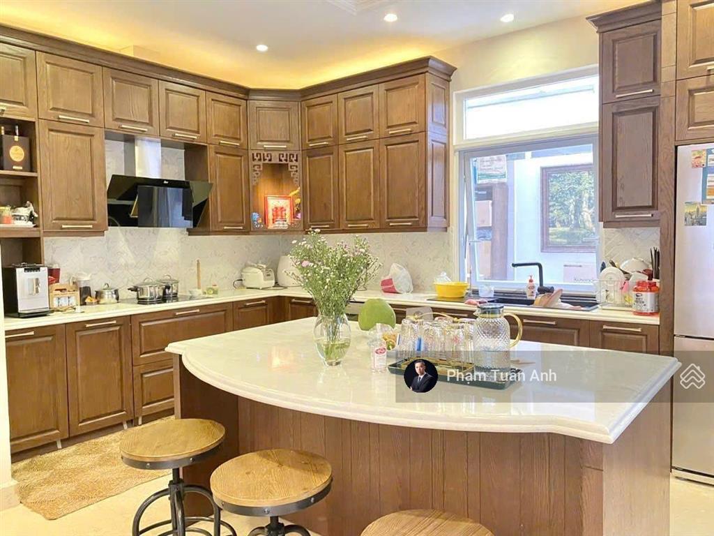 Biệt thự view sông quận 1 mà giá bình thạnh, 10x16m, hầm 4 lầu, giảm từ 50 tỷ về còn 42 tỷ