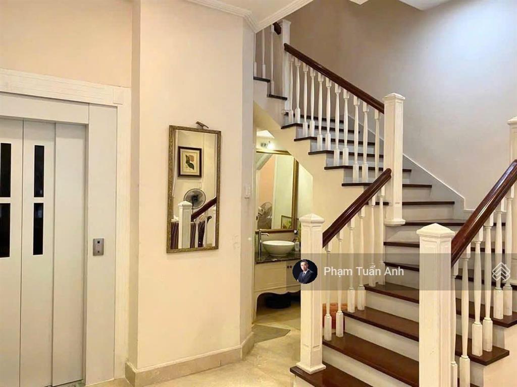 Biệt thự view sông quận 1 mà giá bình thạnh, 10x16m, hầm 4 lầu, giảm từ 50 tỷ về còn 42 tỷ