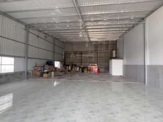 Nhà xưởng ngang 10m vuông nhựa 12m tại trung tâm hóc môn. 218m2 full thổ