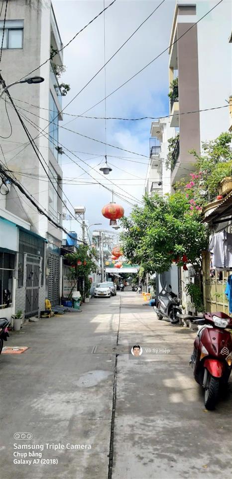 Gấp bán tòa nhà 7 tầng, dt 10.2x33m, gồm 68 chdv, giá 3x tỷ