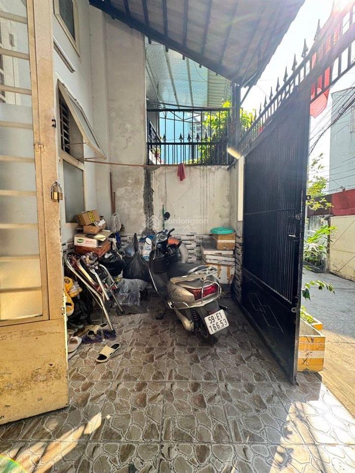 Bình thạnh  nhà 2 tầng 50m2 (5x10m)  hẻm 3m  có sân để xe  chỉ 5,2 tỷ tl