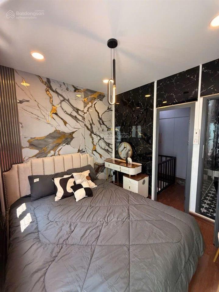 Hơn 3 tỷ, căn 3 tầng, 2pn,3wc ngay nơ trang long hẻm 1 sẹc, full nt