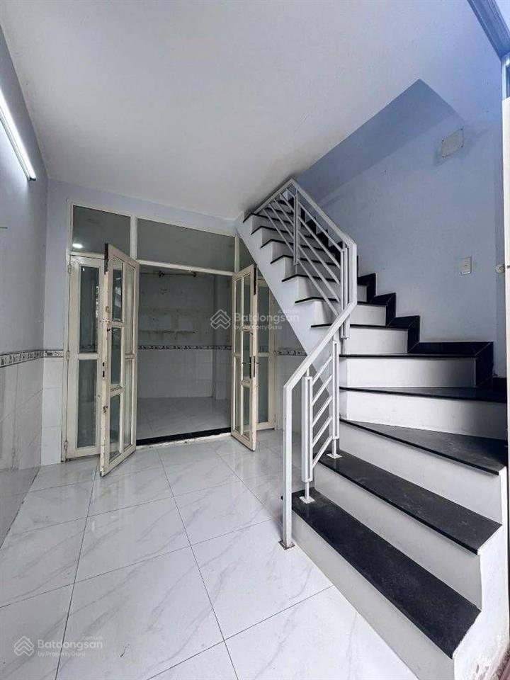 Quận bình thạnh giáp phú nhuận 3 tầng btct 50m2(5x10)4pn3wcgiá 5,5 tỷhoàng hoa thám